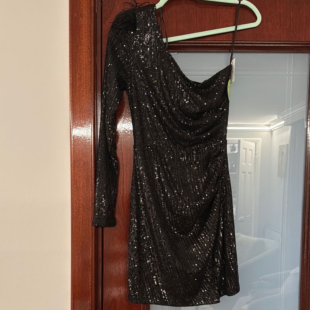 Elegant Black Sequin One-Shoulder Dress